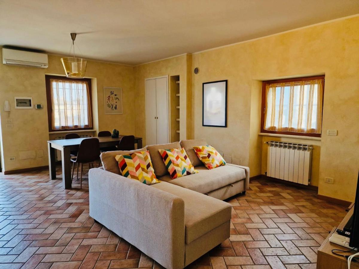 Apartmán Thomas' Castle Pozzolengo Exteriér fotografie